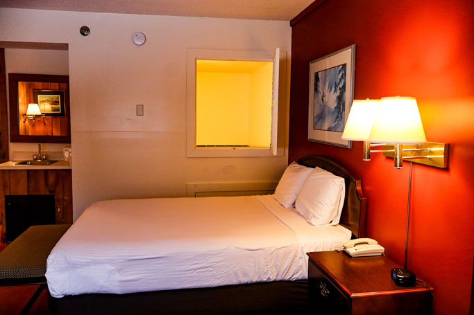 Premium Studio Queen/Queen at Snowy Owl Inn